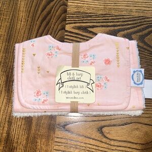 NWT Wee & Me Bib & Burp Cloth Set